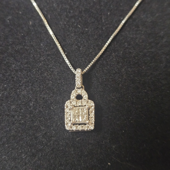 Diamond Necklace 1/4 ct tw Princess-Cut In 10K White Gold - Picture 6 of 12